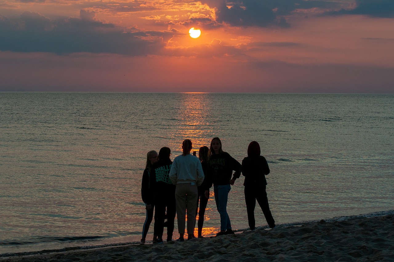 friends, beach, sunset, outdoors, trip, vacation, nature, leisure, together, group, sea, travel, ocean