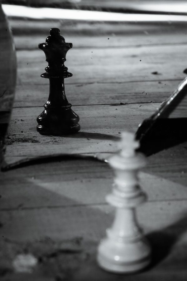 chess, figure, chess board, chess pieces, game board, to play, lady, chess piece, characters, strategy, white, black, checkmate, glass, mirrors, mirror image, think, perspective, broken, compared to